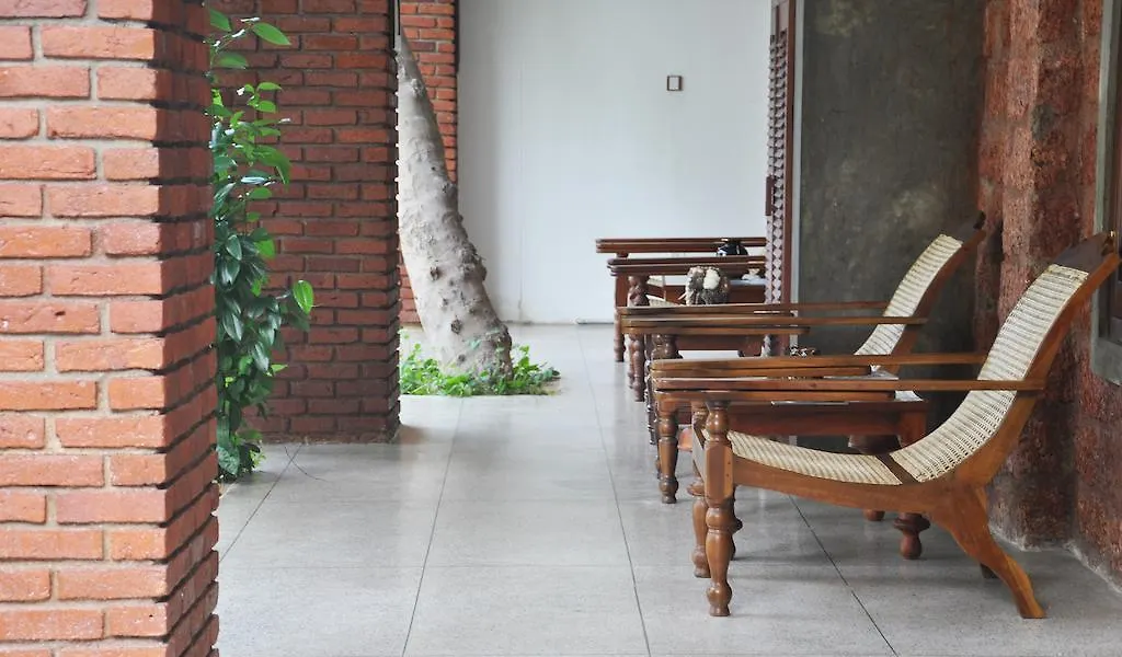 Hotel Lanka Bangla Inn Villas Restaurant & Travels Katunayake
